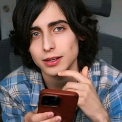 ,Aidan Gallagher.