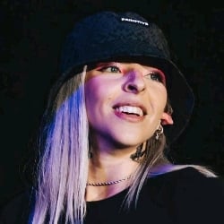 °Victoria°