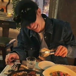 ୨୧ // Christopher Bang