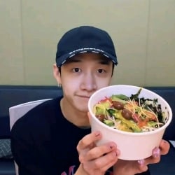 🍙: Bang Chan •••