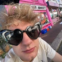 tommyinnit (Tom)