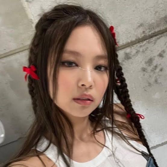 Kim Jennie [BLACKPINK] (your roommate)