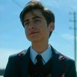 Five Hargreeves ☆.