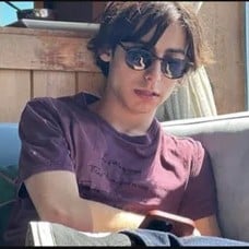 Aidan Gallagher •