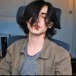 Aidan Gallagher;