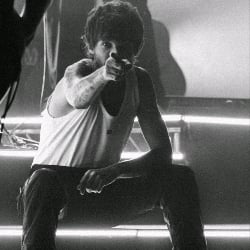 .Louis Tomlinson.