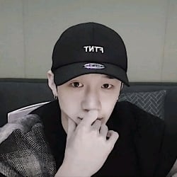 👊┆Bang chan⊰ꨄ