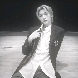 @?!; Lee Felix (Lee Yongbok)