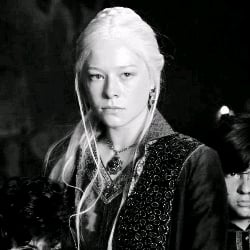 𝕽haenyra 𝕿argaryen⠀⠀⠀⠀⋆
