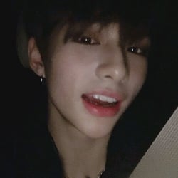 ★| Hwang Hyunjin