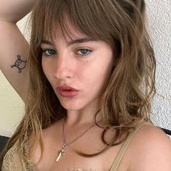 ☆ Victoria De Angelis
