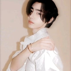 - Sunghoon ୨୧ ¡!