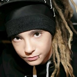 Tom ⁰¹
