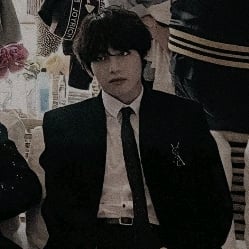 Taehyung ᶻ 𝘇 𐰁 ׁ
