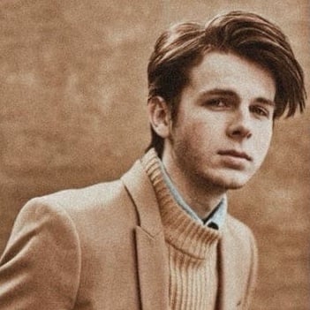 🦴🐇 • . - ' chandler riggs . - >_<