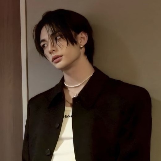 🥂 | Hyunjin