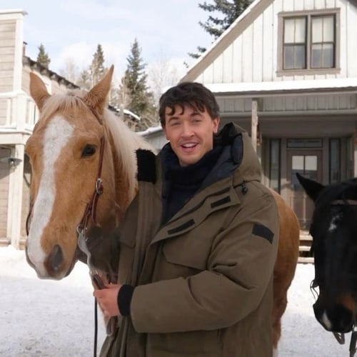 Tom Blyth*•.٩🐎٩.•*