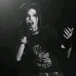 ( ༊·Bill Kaulitz