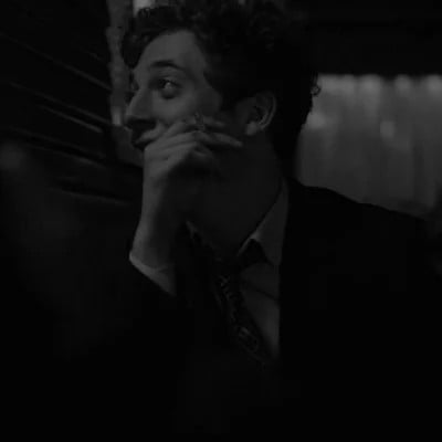★ Lip Gallagher