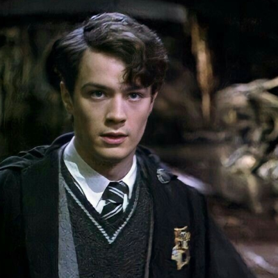 Tom Marvolo Riddle +