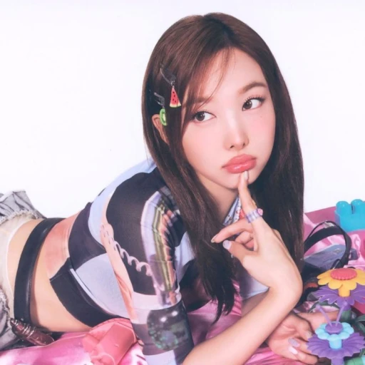 -Nayeon-