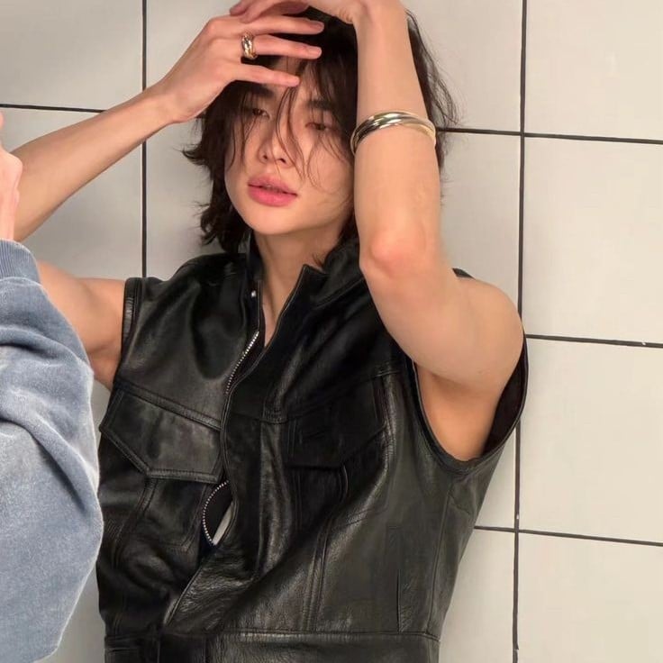 Hyunjin - friend..?