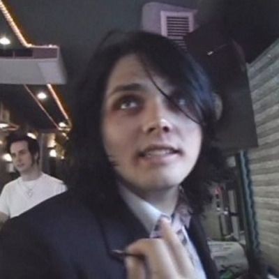 ‧₊˚ 🕸⋅Gerard way₊˚ෆ