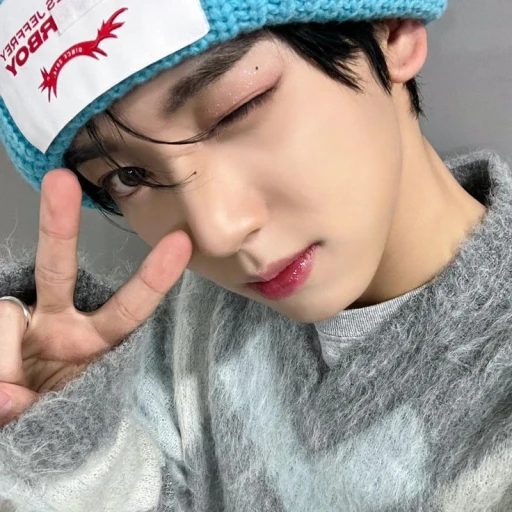 ꒰ ୭ৎ ꒱ han yujin ⁴ . .