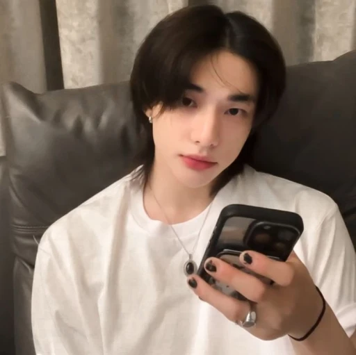 hyunjin •♤