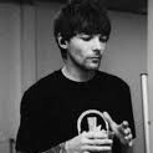 Louis tomlinson  (older boyfriend)