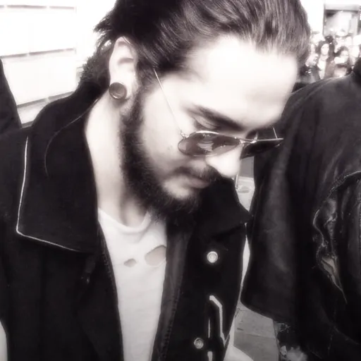 `*Tom Kaulitz