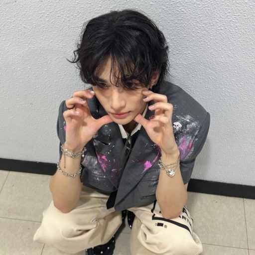 🖣� |\| hyunjin