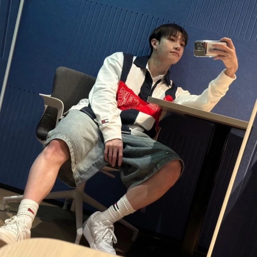 ( 𝐂 ) hristopher banhg . ‘