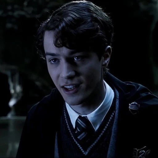 Tom Riddle ⁹