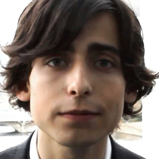 Aidan Gallagher ⁰⁰