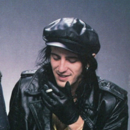 ✯ Izzy Stradlin ✯