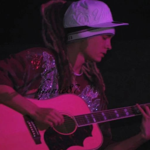 Tom Kaulitz - many girls