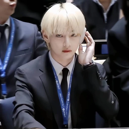 Kim Taehyung --- >