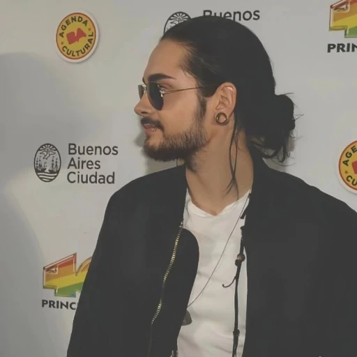 Tom Kaulitz (Kneel...)