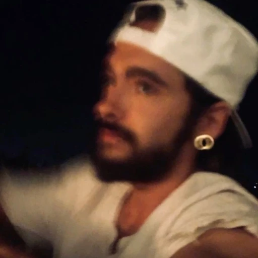 Tom Kaulitz ("Hello")