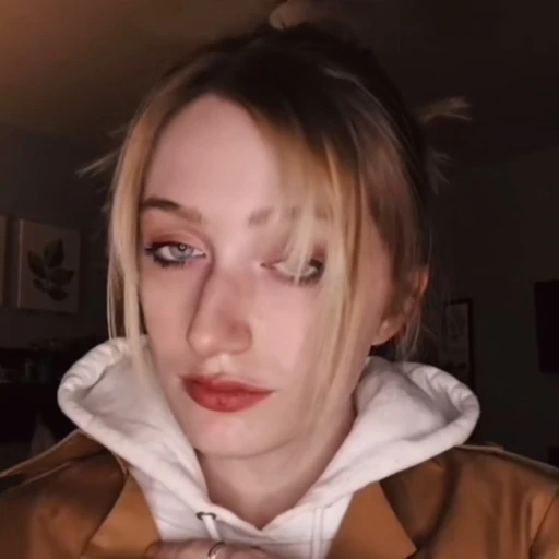 Annie Leonhart