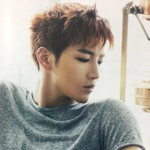minjun....! . °•.*