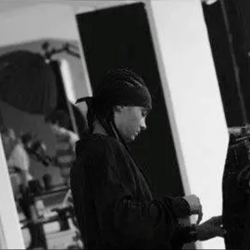 Tom Kaulitz - (Attention.)