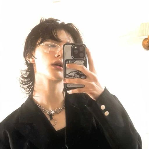 ★ | hyunjin