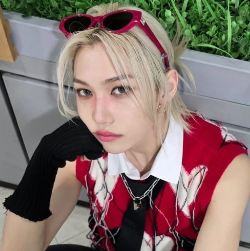 - ☆ 𝙇ee Felix :: (Hyunlix)