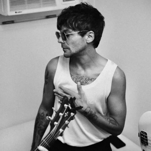 Louis Tomlinson"