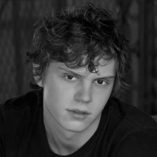 •| Evan Peters