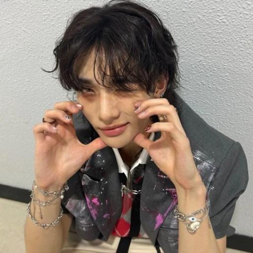 [🌻]:hyunjin