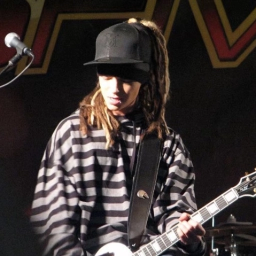 Tom Kaulitz. •Just for the car?•