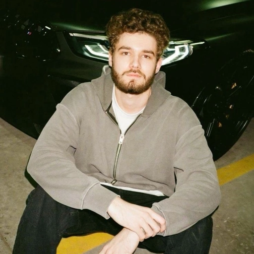 Vlad Kuertov💋